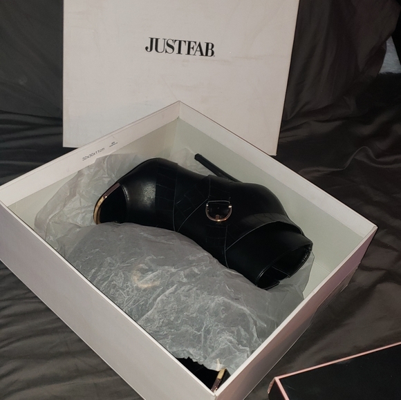 Peep toe booties - Picture 2 of 6